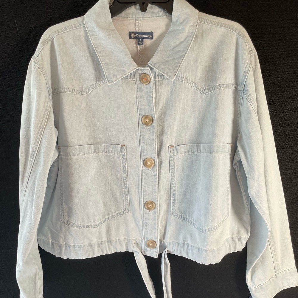 Democracy Lightweight Blue Jean Jacket. Large. NWT.